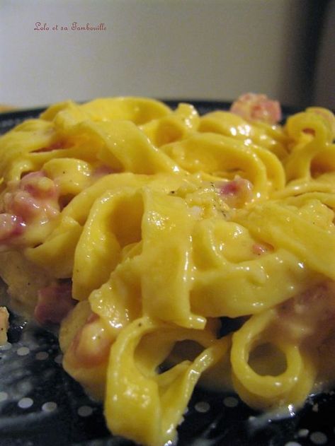 Pâtes à la carbonara {la vraie recette} Tortellini Soup Crockpot, Tagliatelle Carbonara, Lasagna Soup Recipe, Cheese Soup Recipes, Crockpot Lasagna, Slow Cooker Lasagna, Pasta Party, Pasta Carbonara, Carbonara Pasta