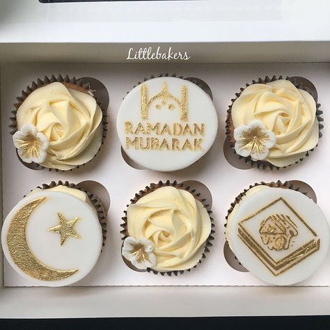 Ramadan Cupcakes, Eid Cupcakes Ideas, Ramadan Mubarak Cake, Ramadhan Cakes, Eid Mubarak Cupcakes, Ramadan Kareem Cake, Ramadan Cupcakes Ideas, Eid Mubarak Cake Design, Eid Dessert Boxes