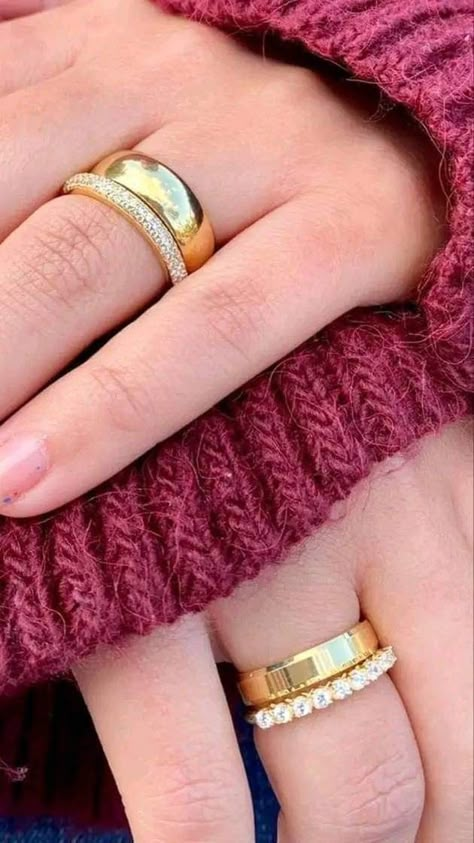 Engagement Captions, Small Wedding Decor, خواتم خطوبة, Cute Promise Rings, Muslim Wedding Photography, Couple Ring Design, Wedding Rings Art, Wedding Portrait Poses, Ring Jewellery Design