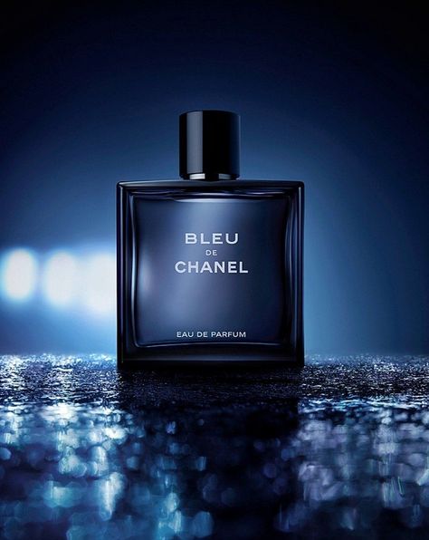 Sandalwood Cologne, Chanel Bleu, Perfume Carolina Herrera, Perfume Chanel, Fragrance Finder, Fragrance Photography, Musk Perfume, Parfum Chanel, Pheromone Perfume