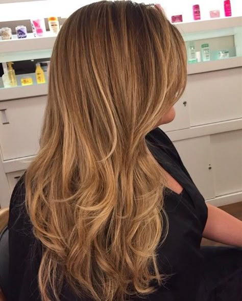 Dark Roots Honey Blonde Hair Balayage, Brown Hair Golden Highlights, Balayage Golden Blonde, Golden Bronde Balayage Honey, Carmel Brown Hair, Golden Highlights Brown Hair, Balayage Hair Honey, Copper Blonde Hair, Blonde Layered Hair