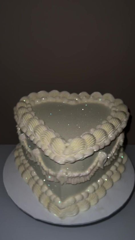 Glitter Heart Cake Birthday, White Glitter Heart Cake, Birthday Cake Sparkly, Twilight Wedding Cake, Glitter Bday Cake, Sparkly Heart Cake, Glittery Cakes, Vintage Heart Cake Aesthetic, Vintage Heart Cakes Birthday