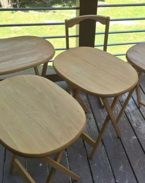 When she picked up these worn folding trays, they probably weren’t expecting THIS! Painted Tv Trays, Old Tv Ideas, Tv Tray Makeover, Tray Makeover, Tv Tables, Spool Ideas, Upcycle Chair, End Table Makeover, Tv Ideas