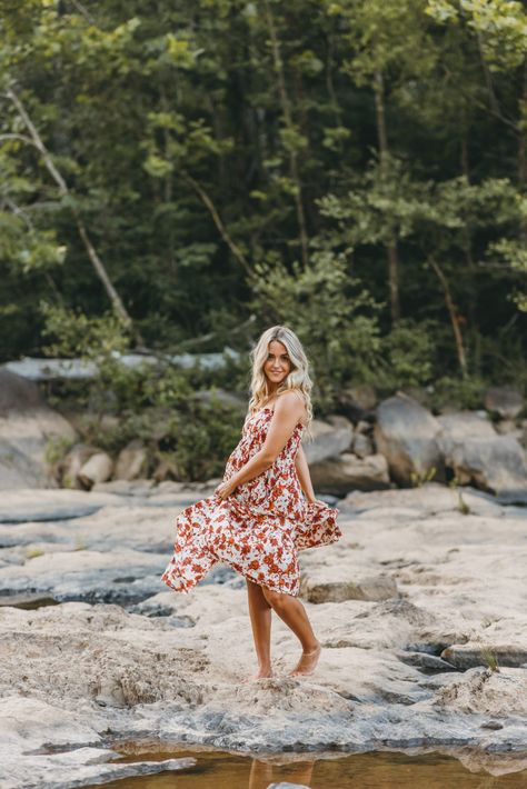 Senior Picture Ideas With Water, Cute Creek Pictures, Senior Pictures By Water, Photoshoot In Creek, Senior Pics Plus Size, Senior Water Pictures, River Graduation Pictures, Water Senior Picture Ideas, Creek Pictures