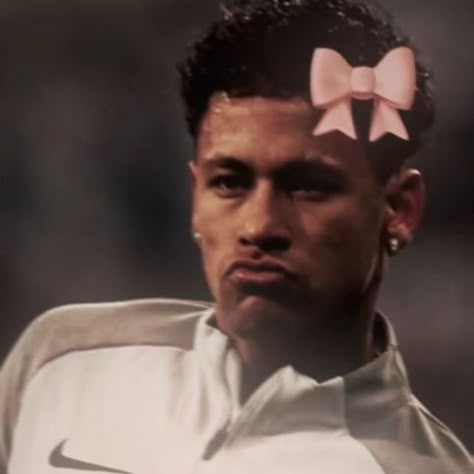 Neymar Jr Pfp, Neymar Jr Icons, Neymar Profile, Neymar Icons, 2000s Celebrities, Neymar Pic, Coquette Icon, Football Drawing, Ways To Say Hello