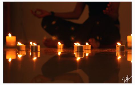 8 Ways to Make Meditation Easy and Fun Candlelight Yoga, Candle Gazing, Yoga Candles, Perspective Taking, Brain Structure, Easy Meditation, Power Of Meditation, Meditation Benefits, Zen Meditation