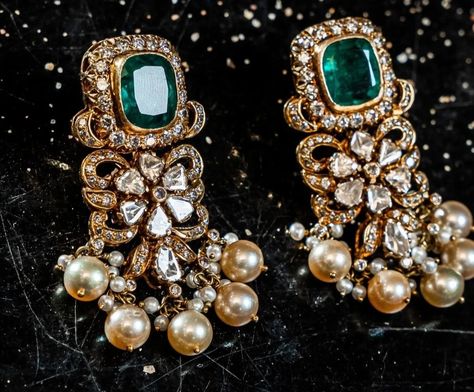 Pearl Sets Jewellery, Ear Tops, Pakistani Jewellery, Jadau Jewellery, Indian Wedding Jewelry Sets, Gold Jhumka Earrings, Gold Items, Diamond Jewelry Set, Indian Bridal Jewelry Sets