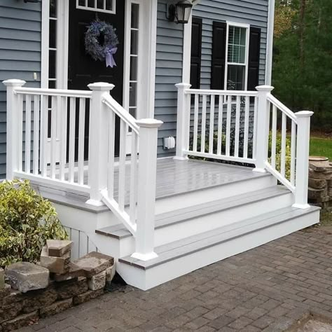 Deck Steps Ideas, Deck Step Lighting, Porch Step Railing, Deck Staircase, Front Porch Stairs, Deck Step, Staircase Design Ideas, Front Porch Railings, Deck Railing Ideas