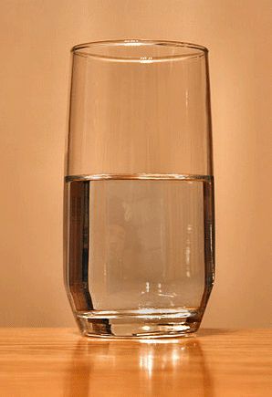 A very subtle gif What Is Water, Glass Half Full, Water Weight, Frame Of Mind, Flat Tummy, Drinking Water, Positive Thinking, Shot Glass, Wine Glass