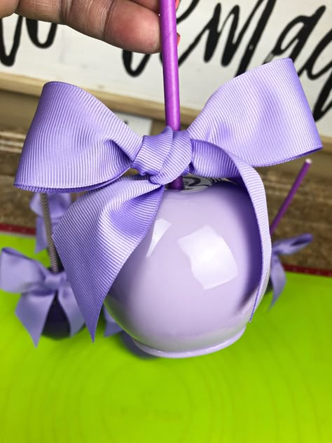 Lavender Candy Apples, Candy Apples Slices, Apples Slices, Gender Reveal Candy, Lavender Sunflower, Chocolate Dipped Apples, Sweet Sixteen Party Ideas, Garden Princess, Gourmet Candy Apples