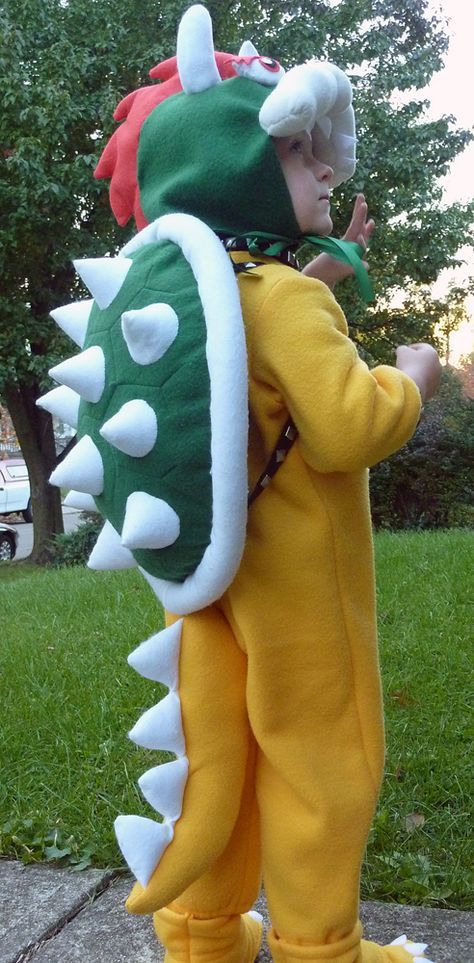 Bowser Costume Part 1 - Dog?!?! Bowser Head Diy, Ankylosaurus Costume, Bowser Halloween Costume, Mario Bros Costume, Bowser Costume, Super Mario Costumes, Family Costumes Diy, Cookie Monster Costume, Mario Costume