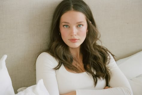 Emily Didonato Instagram, Emily Didonato, Face Shapes, Hair Inspo, Pretty People, Hair Inspiration, Beautiful People, Makeup Looks, Hair Makeup