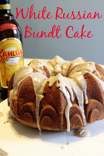 Bunt Cake Recipe, Kahlua Recipes, Bundt Recipes, Easy Bundt Cake, Russian Cakes, Alcoholic Desserts, Boozy Desserts, Mini Bundt Cakes, White Russian