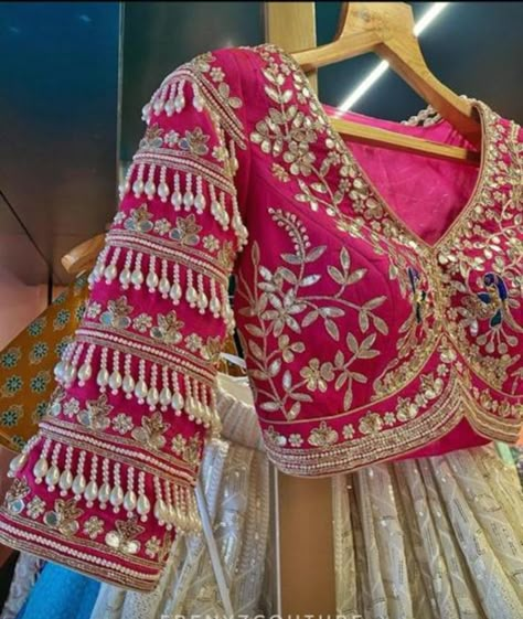 Traditional Blouse Designs, Latest Model Blouse Designs, Fashionable Saree Blouse Designs, Wedding Blouse Designs, Indian Saree Blouses Designs, Blouse Designs Indian, Ladies Blouse Designs, Blouse Designs Silk, Elegant Blouse Designs