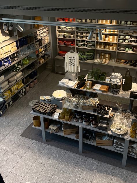 #store #vibes #aesthetic #arket #berlin #love #aesthetics #dishes #ceramics #scandinavian Homeware Shop Display, Boutique Aesthetic, Hydrogen Generator, Chefs Kitchen, Store Design Interior, Shop Interior Design, Shop Display, Shop Interior, Store Display