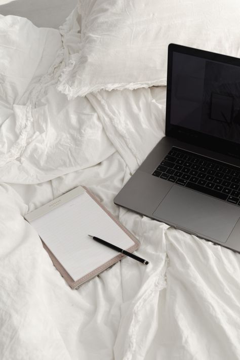 Free stock photos - Kaboompics Laptop On Bed, Bed Aesthetic, Instagram Design Creative, Marketing Photos, Creative Hub, Blank Notebook, Business Photos, Instagram Design, Aesthetic Images