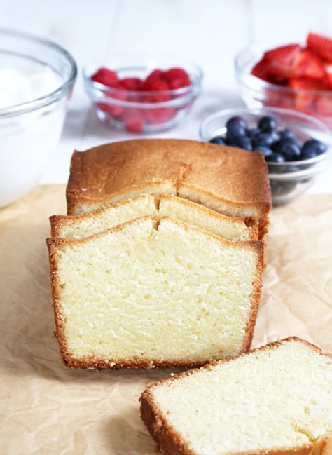 Classic Gluten Free Pound Cake Dairy Free Pound Cake, Workouts Food, Gluten Free Pound Cake, Pain Sans Gluten, Pound Cake Recipe, Duncan Hines, Gluten Free Cake, Gf Desserts, Gluten Free Sweets