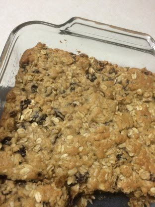 Oatmeal Bar Cookies, Oatmeal Raisin Bars, Oatmeal Bar, Oatmeal Raisin Cookie, Raisin Cookie, Raisin Recipes, Pan Cookies, Easy Oatmeal, Oatmeal Bars