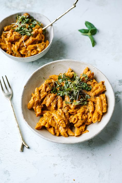 Roasted Capsicum Pasta, Capsicum Pasta, Vegan Pasta Sauce, Roasted Capsicum, Creamy Pasta Sauce, Pasta Sauces, Cannellini Beans, Vegan Pasta, Creamy Pasta