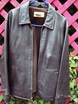 Help a tired-looking leather jacket come back to life by cleaning it with natural products. Cleaning Leather, Cleaning Methods, Celebrities Leather Jacket, How To Clean Suede, Clean Cleaning, Designer Leather Jackets, Leather Makeup Bag, Helpful Things, Leather Anniversary