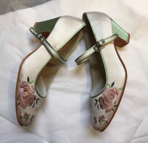 Pretty Heels, Dr Shoes, Fancy Shoes, New Rock, Girly Shoes, Aesthetic Shoes, August 27, Mary Jane Pumps, Beatrix Potter