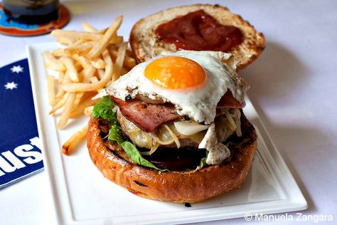 Aussie Burger, Aussie Food, Pickled Beets, Australian Food, Delicious Burgers, Good Burger, Burger Recipes, An Egg, Fried Egg