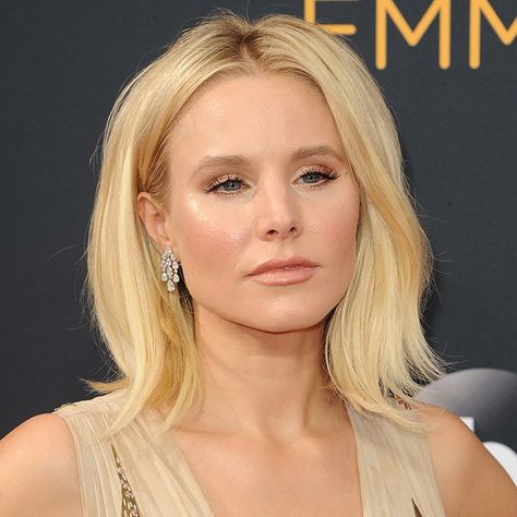 Fans Are Dropping So Many Comments On Kristen Bell's Dramatic New Hair: 'Purple Perfection' Kirsten Bell Hair, Kristin Bell Hair, Kristen Bell Hair Bangs, Kristen Bell Hair, Kristen Bell Photoshoot, Kristen Bell Movies, Kristin Bell, Pregnant Kristen Bell, Bad Dresses