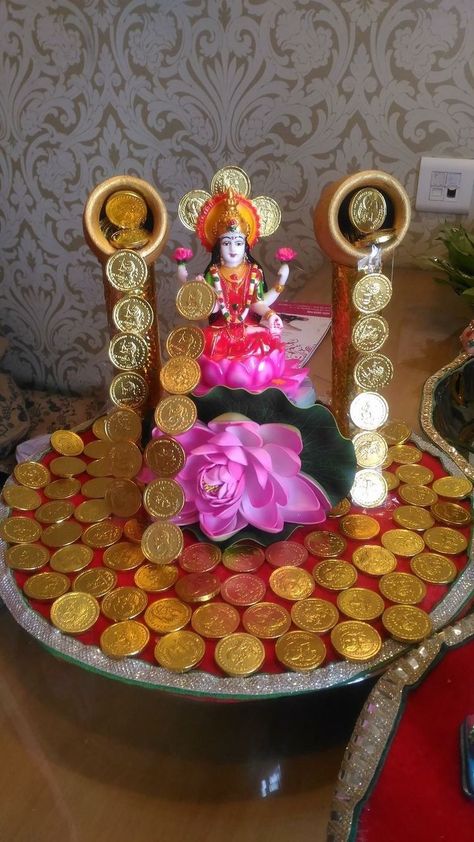 Mandir Decoration, Thali Decoration Ideas, Janmashtami Decoration, Ganapati Decoration, Lakshmi Devi, Diwali Decorations At Home, Decoration For Ganpati, Housewarming Decorations, Happy Dhanteras