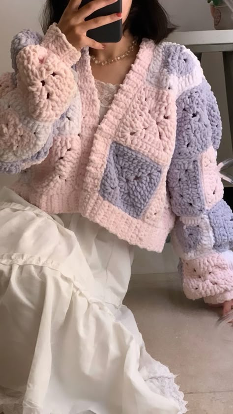 Velvet Yarn Cardigan, Velvet Crochet Cardigan, Velvet Crochet Clothes, Cute Winter Crochet Ideas, Light Pink Crochet Ideas, Crochet Plush Clothes, Velvet Yarn Crochet Projects, Thick Yarn Crochet Ideas, Velvet Crochet Ideas