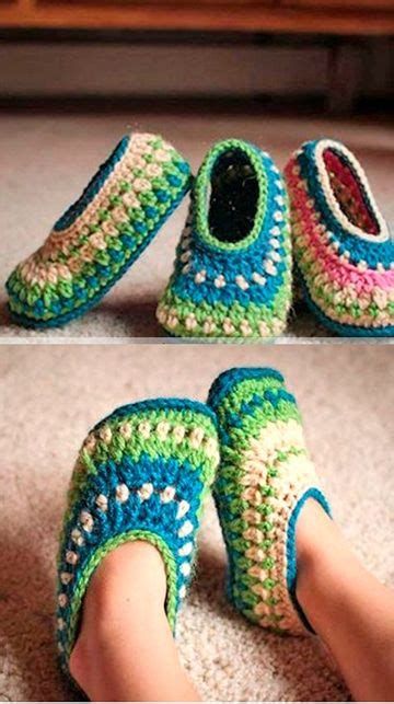 Slipper Crochet, Sandal Rajut, Crocheted Slippers, Concrete Painting, Crochet Slipper Pattern, Cozy Slippers, Black Painting, Porch Steps, Concrete Porch