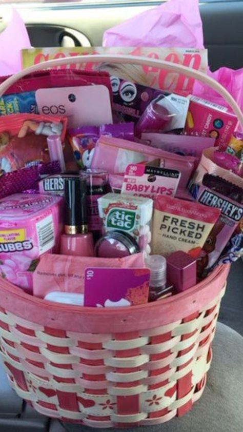 Spread pink joy with these delightful gift basket ideas! 🎀🎁 From sweet treats to pampering goodies, create a basket filled with rosy delights for any occasion. 💖✨ #PinkGiftBasket Pink Out Basket, Pink Theme Gift Basket, Sweet 16 Basket Ideas Gift, Volleyball Gift Basket Ideas, Pink Themed Gift Basket, Sweet 16 Gift Basket Ideas, Pink Basket Gift Ideas, Color Themed Gift Baskets, Pink Birthday Basket