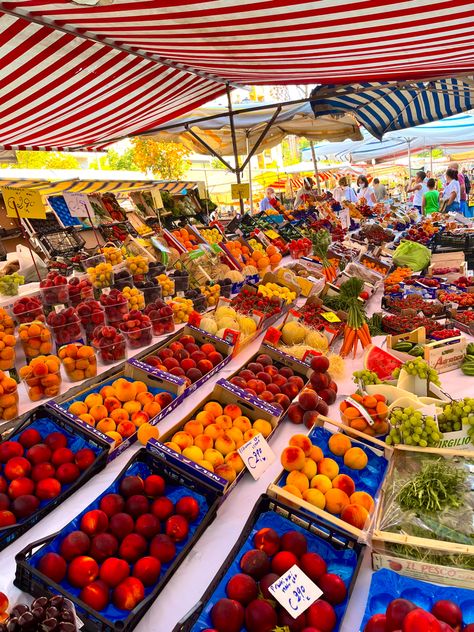 Grocery Market Aesthetic, Organization Photography, Grocery Ideas, Market Aesthetic, Grocery Market, Europe Italy, Photography Summer, Food Market, Travel Aesthetic