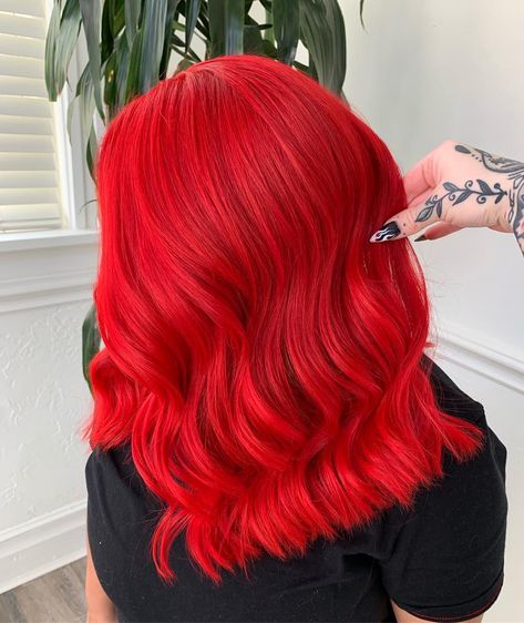 Spicy Red Hair, Bright Red Hair Dye, Fire Red Hair, Pelo Color Vino, Exotic Hair Color, Rock Hair, Red Hair Looks, Fire Hair, Rock Hairstyles