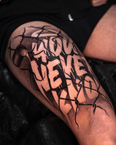 Lettering style 🤙🏼 “You never know” #tattoo #lettering #letteringtattoo #chicano #chicanotattoo #tattooformen #criminaltattoo #blacktattoo Chicano Lettering Tattoo, Tatto Letters, Chicano Tattoos Lettering, Lettering Frases, Chicano Lettering, Tattoo Lettering Styles, Chicano Style Tattoo, Graffiti Tattoo, Chicano Tattoo