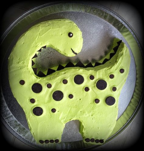 Dinosaur Cake Tutorial, Dino Cake, Fest Temaer, Dinosaur Birthday Cakes, Cake Kit, Leftover Cake, Dinosaur Cake, Dino Birthday, A Dinosaur