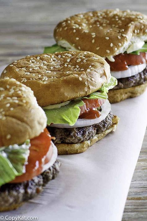 Copycat Burger King, Crunchy Pickles, Make Your Own Burger, Best Burger Recipe, Restaurant Copycat, Copy Cat Recipe, Homemade Hamburgers, Homemade Burgers, Copykat Recipes