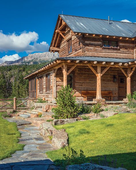 Wood Ranch House, Wooden Ranch House, Farm Mountain House, Small Horse Ranch House, Ranch Country Homes, Cowboy House Exterior, Aesthetic Ranch House, Cowboy Style House, Montana Ranch House Aesthetic