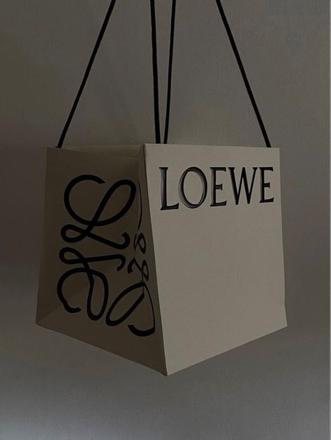 Packaging Design Inspiration Luxury, Creative Luxury Packaging, Luxury Bag Packaging, Creative Shopping Bag Design, Creative Paper Bag Design, Luxury Shopping Bag, Luxury Paper Bag, Shopping Bag Design, Paper Bag Design