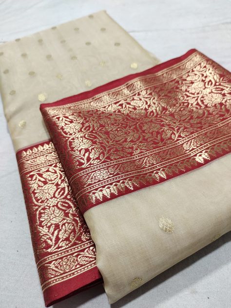 Red Saree And White Blouse, South Sarees Silk, Chanderi Silk Saree With Price, Red And White Saree, South Wedding, Kalamkari Fabric, Bengali Bridal Makeup, Red And White Weddings, Saree Wearing Styles