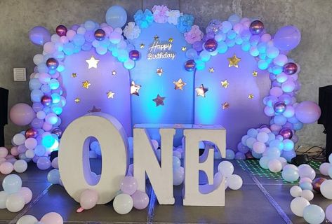 Birday Party Ideas Decoration, First Birthday Stage Decorations, Birthday Stage Decoration Ideas, First Birthday Decorations Boy, Birthday Decors, Simple First Birthday, Baby Birthday Party Theme, Birthday Theme Decoration, Birthday Decorations At Home