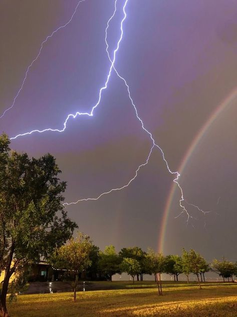 Thunderstorm Photography, Robin Wight, Air Band, Lightning Photos, Weather Photography, Summer Thunderstorm, Lighting Storms, Lightning Photography, Storm Chasing