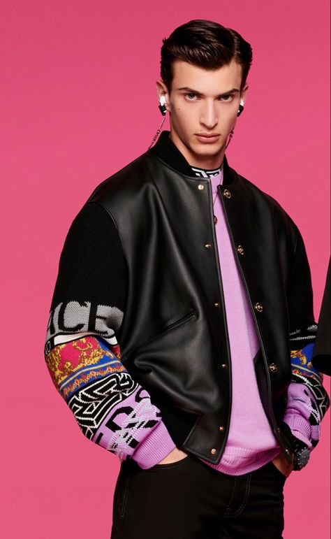 Versace Jacket Mens, Versace Menswear, Sports Fashion Photography, Versace Man, Versace Jacket, Gender Fluid Fashion, High Fashion Men, Concept Clothing, Donatella Versace