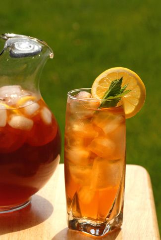 Make Your Own Ice Tea Syrup Concentrate- have fast, fresh ice tea without wasting fridge space! Tea Syrup, Gfcf Recipes, Tea Concentrate, Sweet Tea Recipes, Tea Ingredients, Iced Tea Recipes, Juice Concentrate, Sugar Substitute, Ice Tea