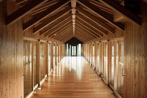 The Yusuhara Wooden Bridge Museum Complements Its Forested Mountain Surroundings Kengo Kuma, Japanese Furniture, Public Architecture, Wood Architecture, Japanese Architect, Temple Architecture, Wooden Bridge, Structure Architecture, Japanese Architecture