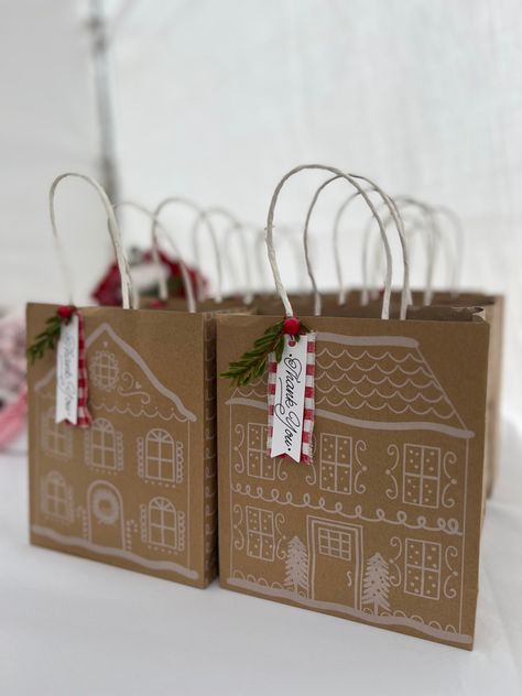 Kraft Paper Bag Christmas, Gingerbread House Gift Wrap, Kraft Christmas Wrapping, Paper Bag Decorating Ideas Christmas, Gingerbread House Gift Bag, Gingerbread Gift Wrapping Ideas, Christmas Party Favors For Adults Diy, Brown Paper Bag Christmas, Paper Bag Christmas Gift Bags