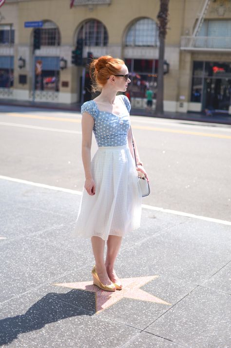 What are Hollywood Boulevard and Rodeo Drive *really* like? Girly Summer Outfits, Outfits Aesthetic Summer, White Skirt Outfits, Women Summer Outfits, Top Summer Outfits, Pink Cocktails, Modest Summer, White Midi Skirt, Hollywood Boulevard