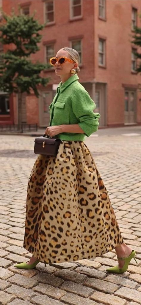 Metallic Midi Skirt Outfit, Gucci Style Outfit, Stylish Winter Outfits For Women, Leopard Print Skirt Outfit, Leopard Skirt Outfit, Clothing Wardrobe, Leopard Print Outfits, Leopard Skirt, Contemporary Clothing