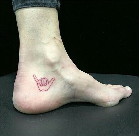 Hang Loose Tattoo Simple, Hang Loose Tattoo, Shaka Tattoo, Hockey Tattoo, Couple Tat, Cool Tattoo, Latest Tattoos, Japan Tattoo, Calf Tattoo