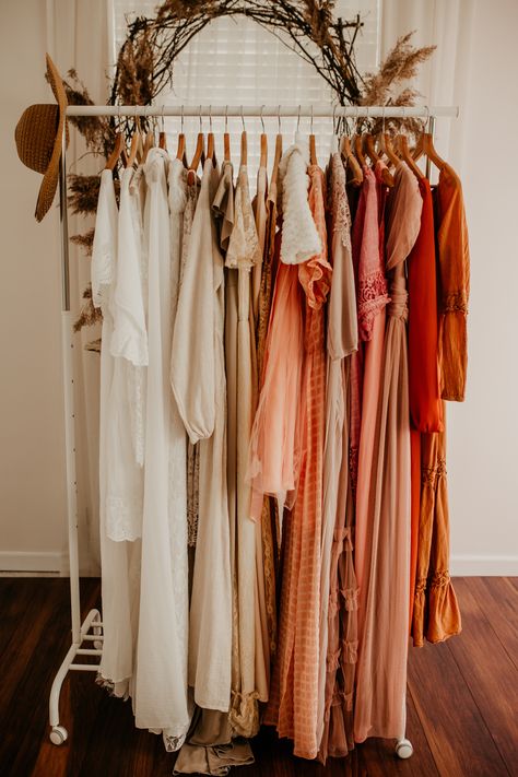 Client Closet Photography, Dresses On A Rack, Boutique Clothing Store Design, 60s Room, Studio Pics, Fairytale Bedroom, Fashion 60s, Parisian Architecture, Boho Nature