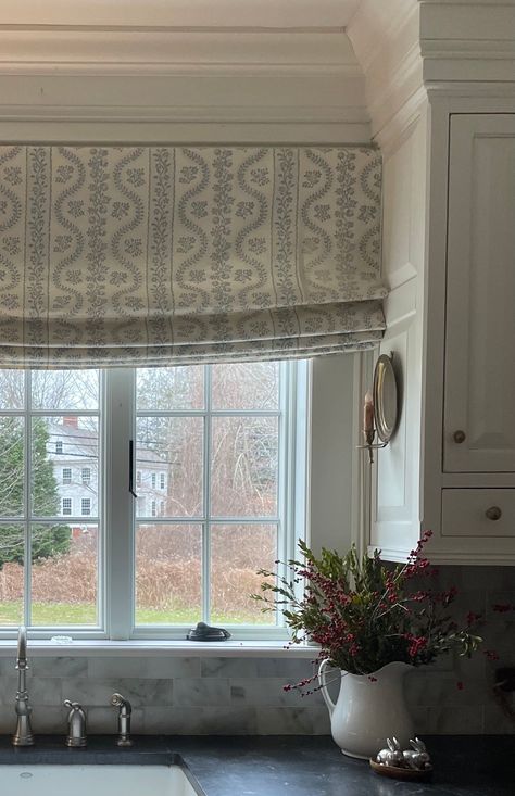 Sister Parish Dolly Roman Shade Custom - Etsy Plaid Roman Shades, Roman Shade Kitchen Window, Sister Parish Dolly, Window Door Coverings, Creative Window Coverings, Bay House Decor, French Country Window Treatments, Window Above Sink, Kitchen Roman Shades